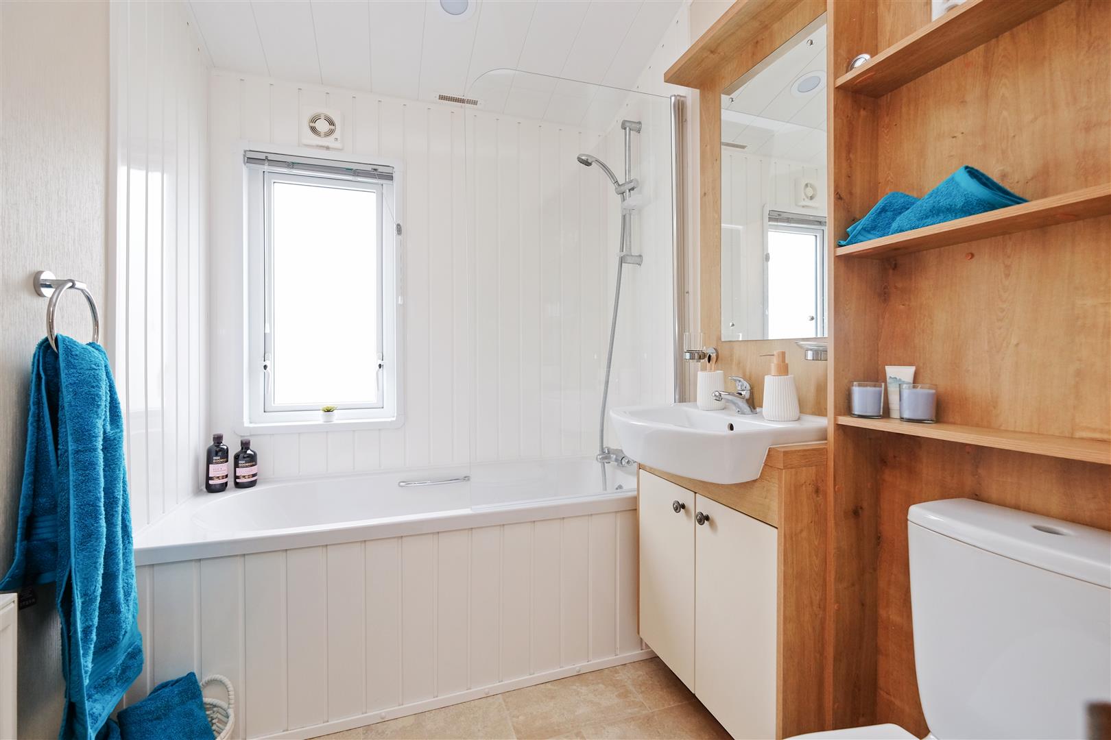 2 Bed, 2 Bath Property For Sale in Alberta Holiday Park, Faversham Road